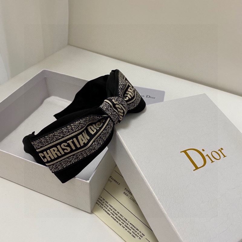 CHRISTIAN DIOR